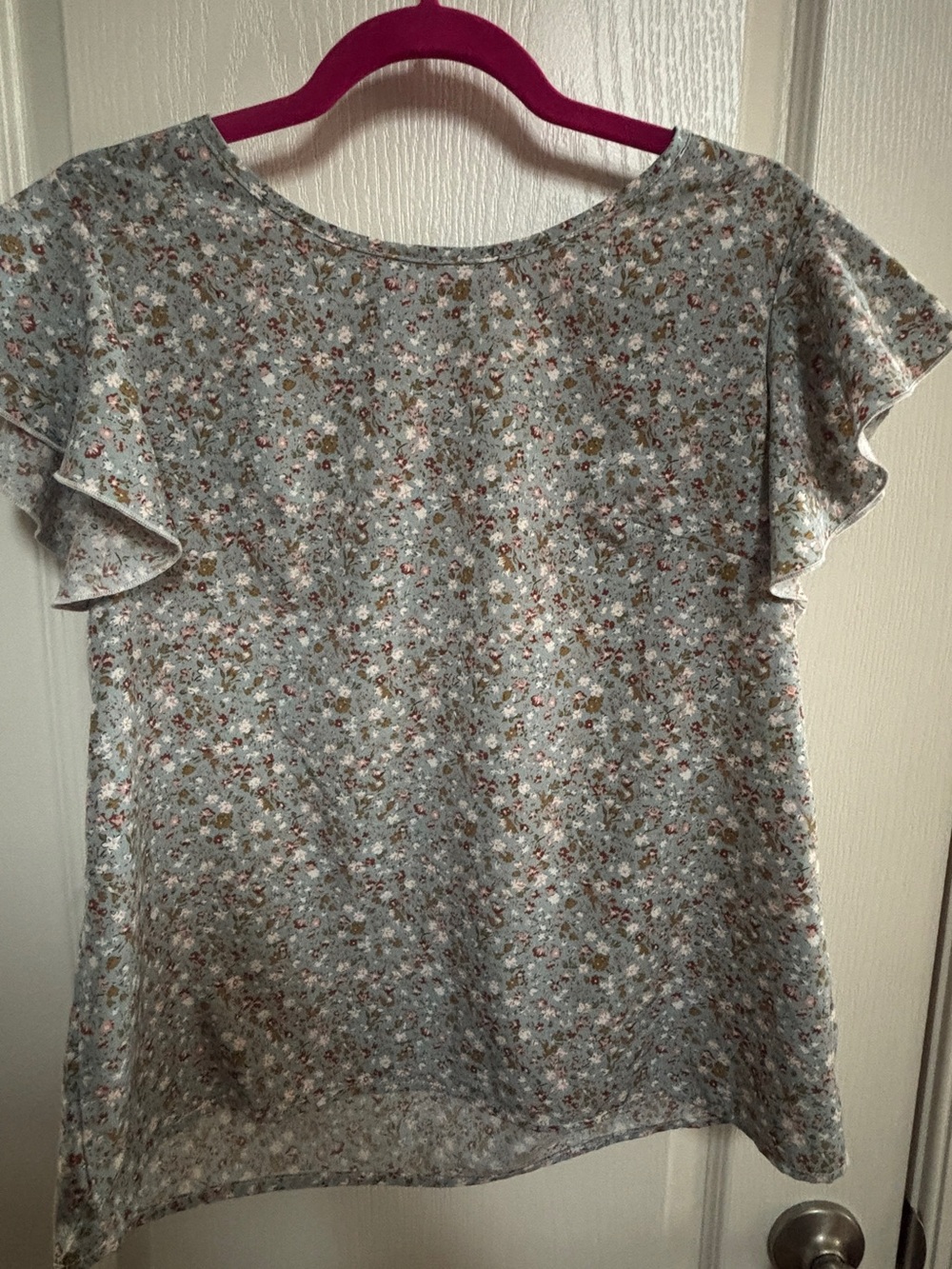 Women's Light Gray Floral Flutter Sleeve Blouse